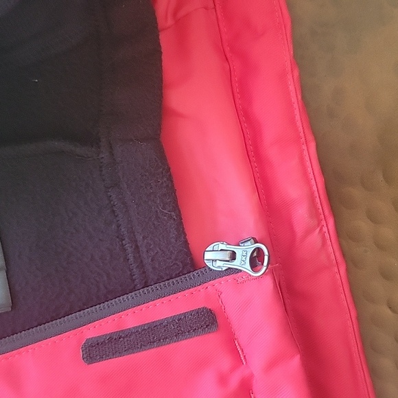 Kids red North Face coat - Picture 5 of 7